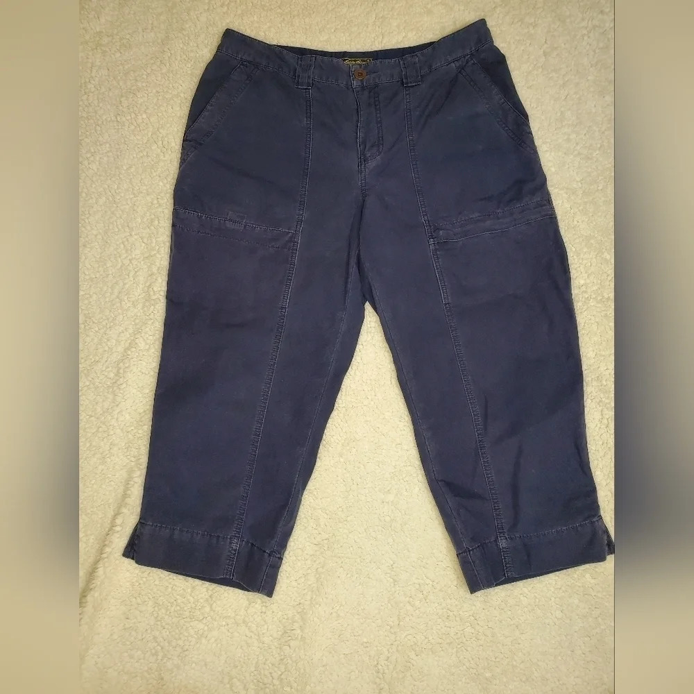 84. Eddie Bauer ~ 100% Cotton ~ Cargo Capris ~ Dark Blue ~ 10 Petite ~ Pockets - Picture 2 of 9